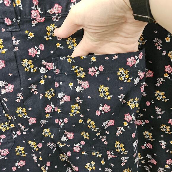 Lane Bryant Floral Womens Midi Shorts Size 20 Cotton Blend Signature Fit Chino - Picture 7 of 9